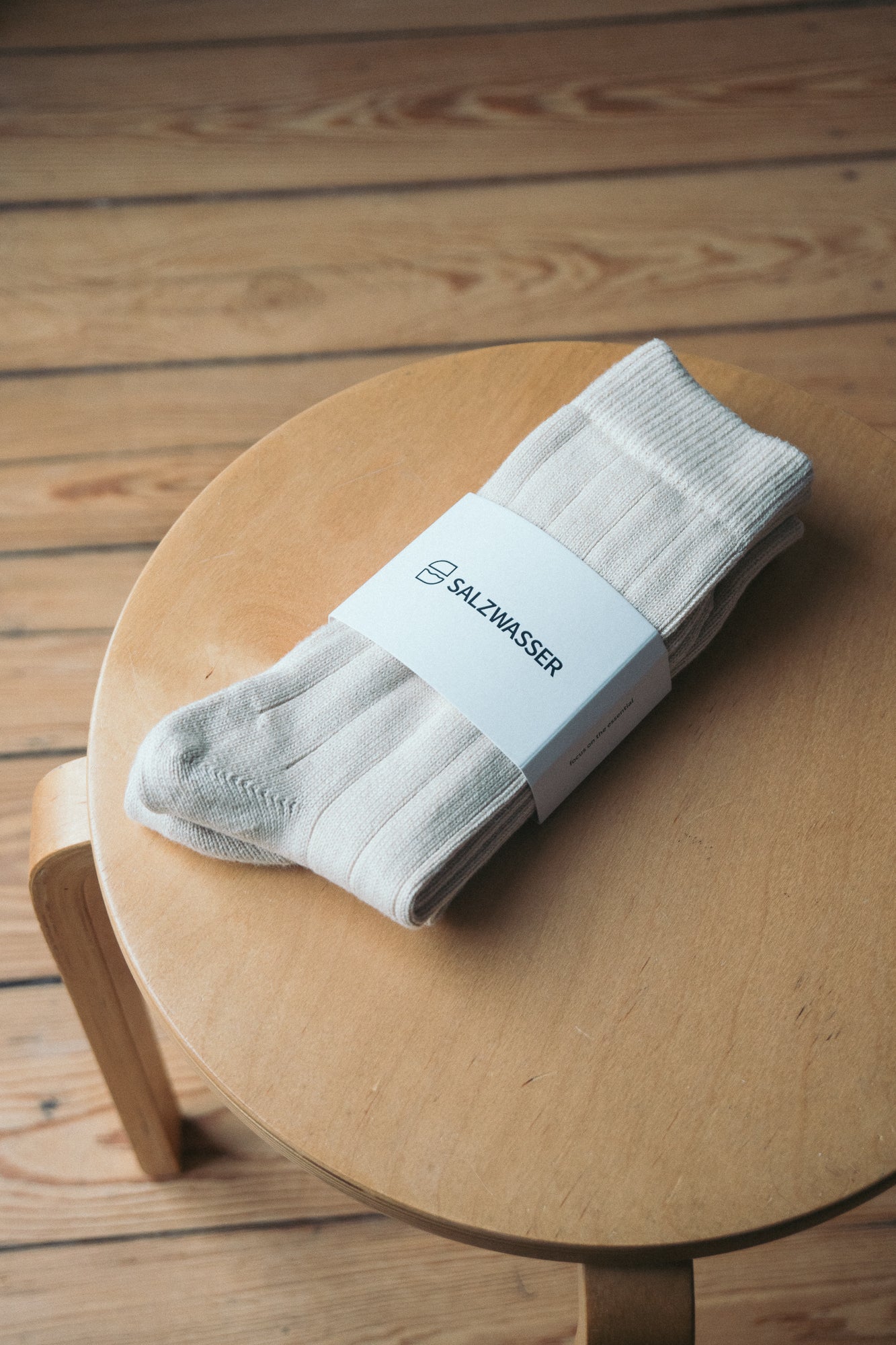 Hochwertige Grobstricksocken aus Bio-Baumwolle in Sand von SALZWASSER