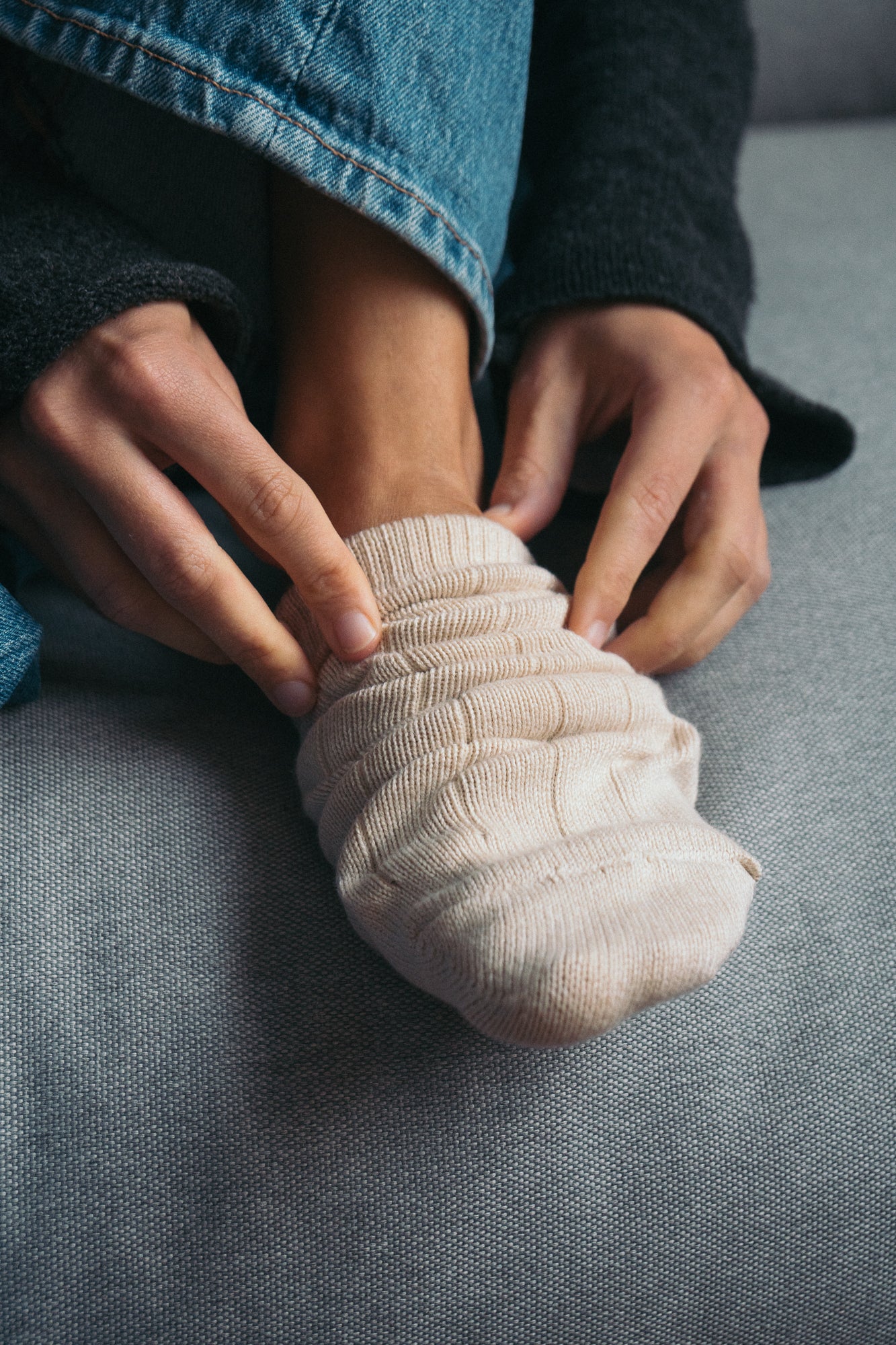 Weiche Wollsocken in Sand von SALZWASSER und PETA-zertifiziert